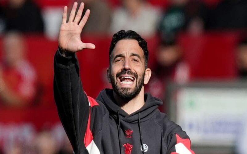 Huấn luyện viên Manchester United là ai? Thông tin cơ bản về HLV mới của MU