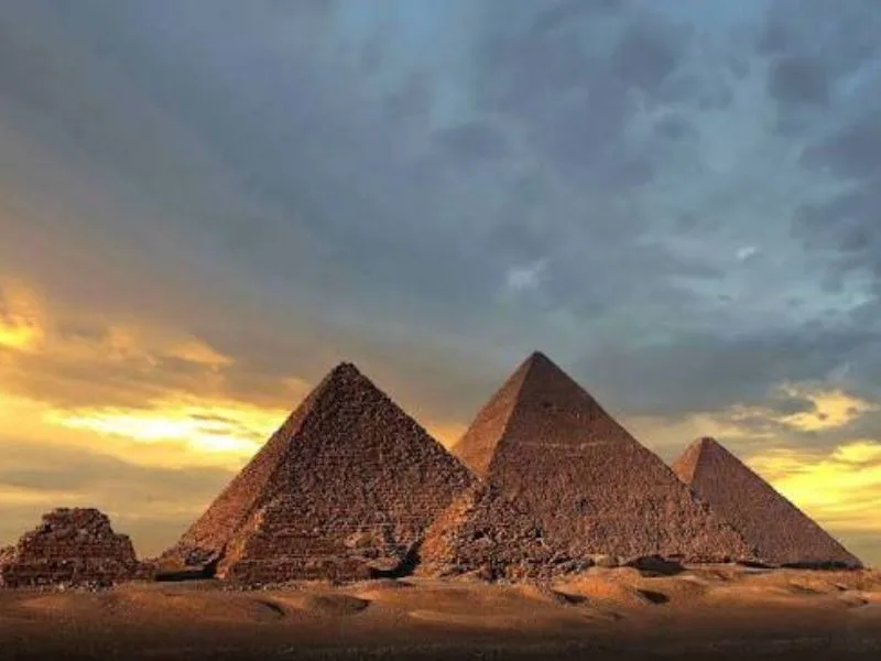 dai kim tu thap giza ky quan bat tu giua long ai cap co dai