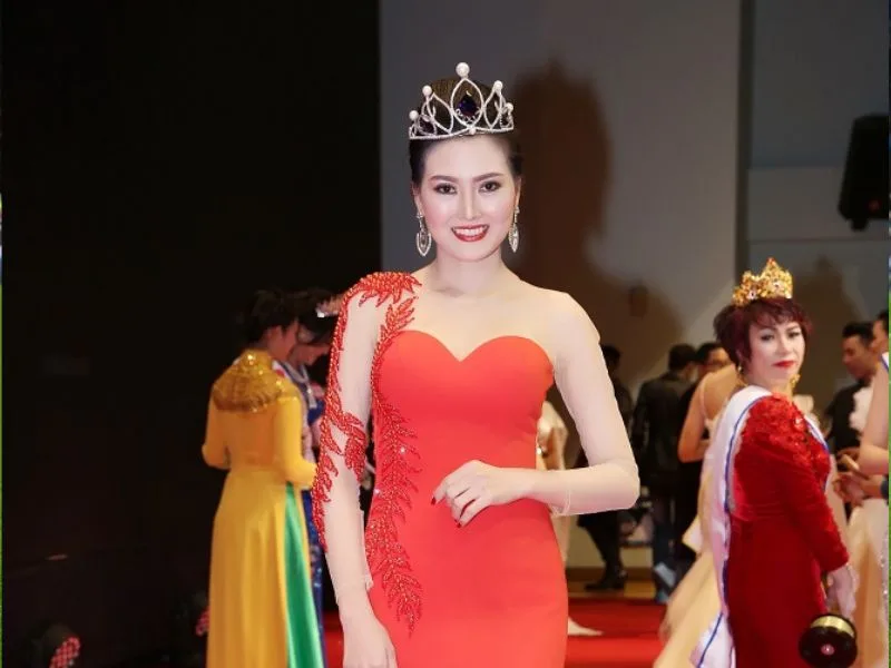tieu su hoa hau kim thoa bolero tu solo cung bolero den ngoi vi hoa hau