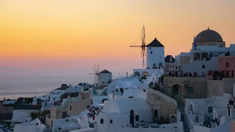 Santorini Hy Lạp – Thiên đường biển xanh mang vẻ đẹp mê hoặc