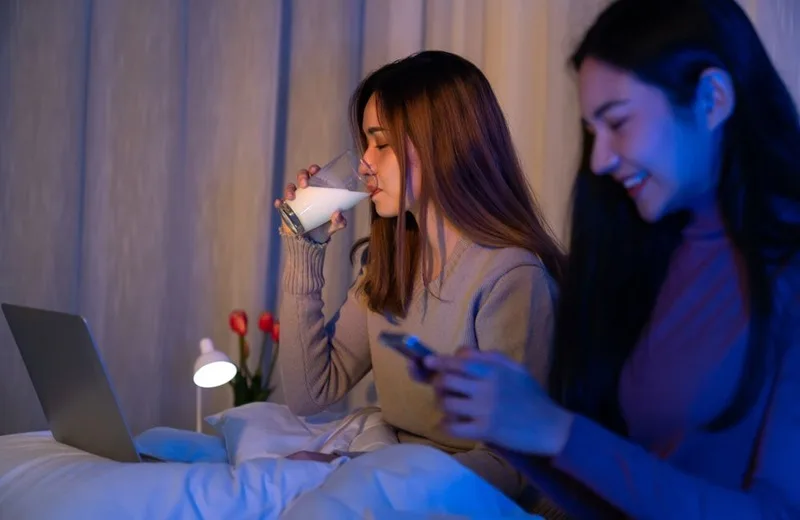 Uống sữa trước khi ngủ khoảng 1–2 giờ để hệ tiêu hóa hoạt động tốt nhất.